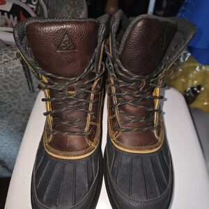 Nike Brown and Black Men's Boots
